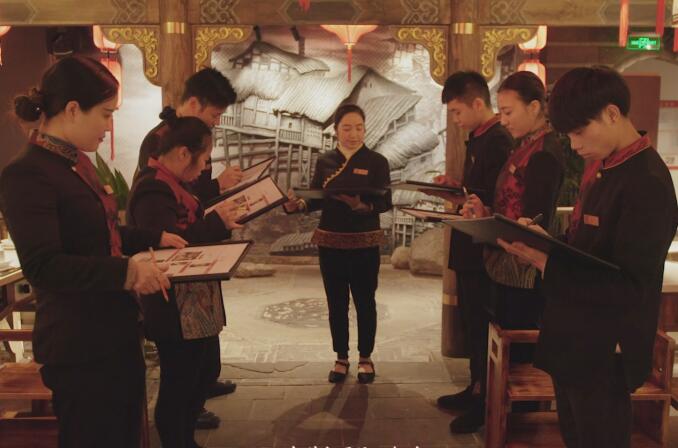 九宮格火鍋加盟店，如何合理為員工安排工作？