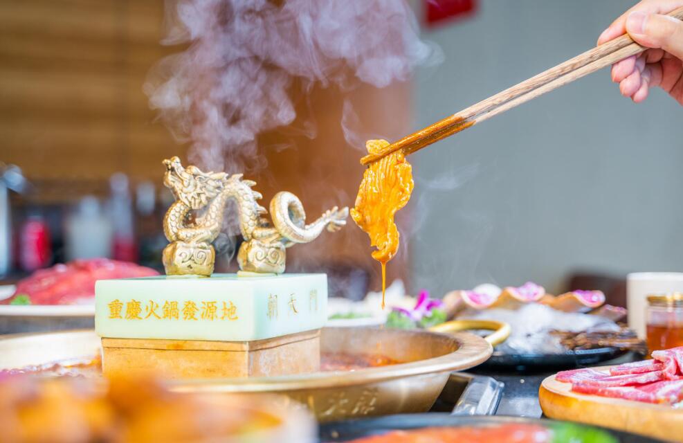 火鍋店的收入主要是靠什么來支撐的？ 