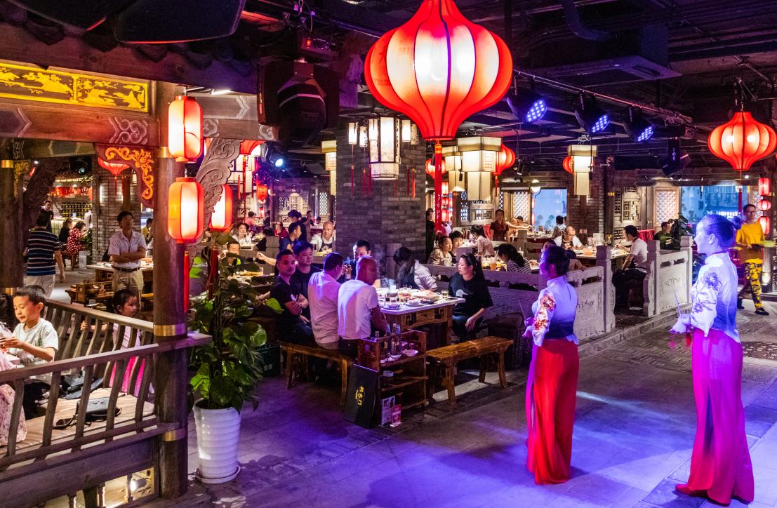 黑河開火鍋加盟店，選明星店還是老品牌？