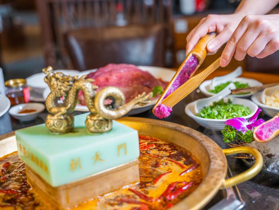 墊江開(kāi)火鍋加盟店，如何做好戶(hù)外宣傳？