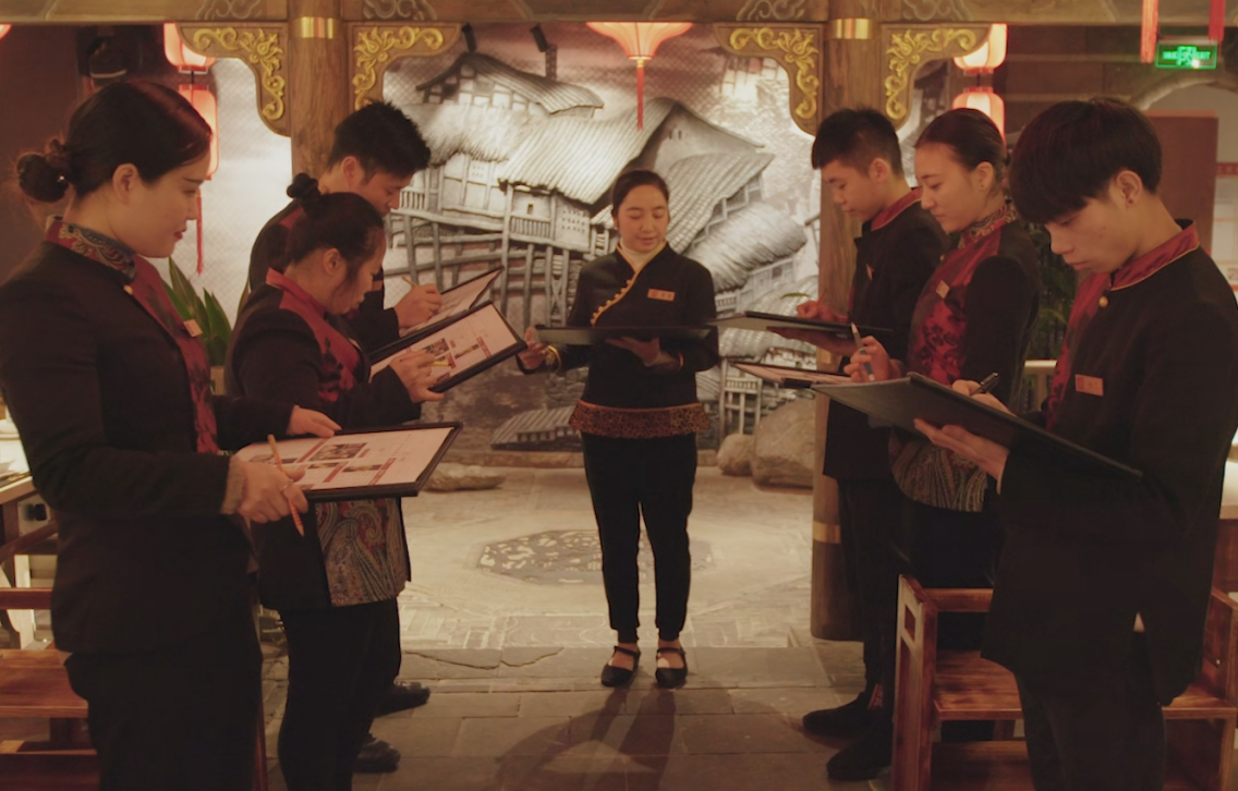 為什么大學生寧愿沒工作，也不愿意去當服務員？